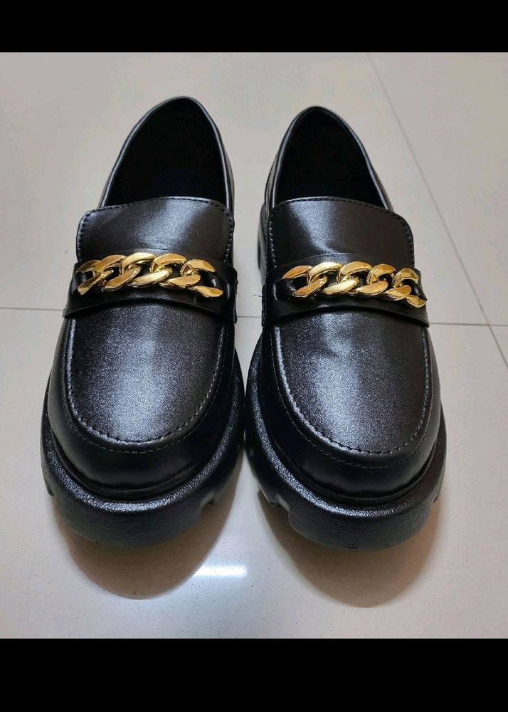 TRENDING BLACK CHUNKY LOAFER