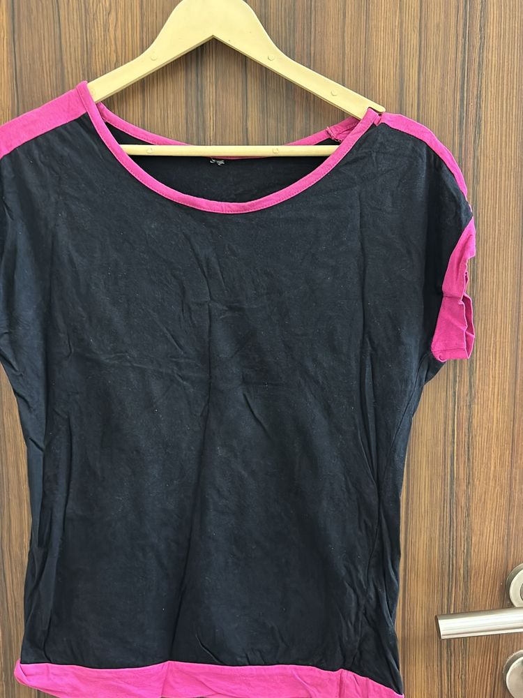 Black Round Neck T-shirt With Pink Border