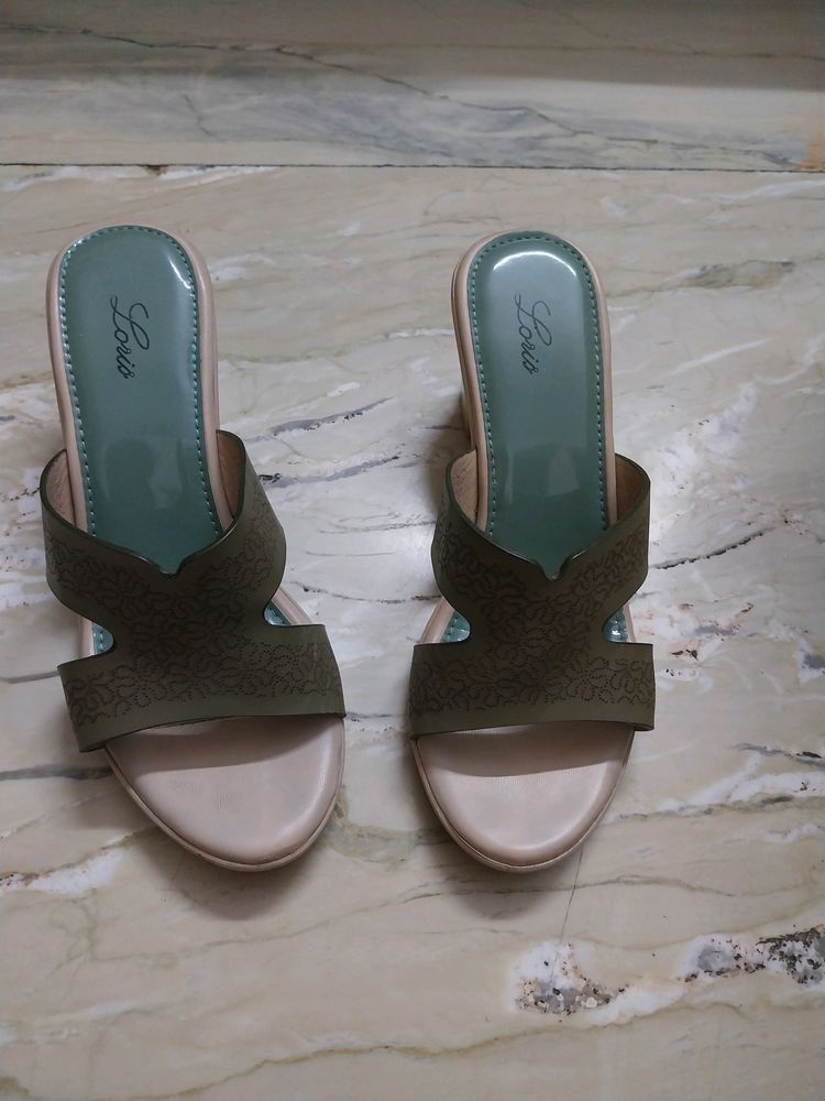 Heels Wedges In Size Uk4 (No Coins)