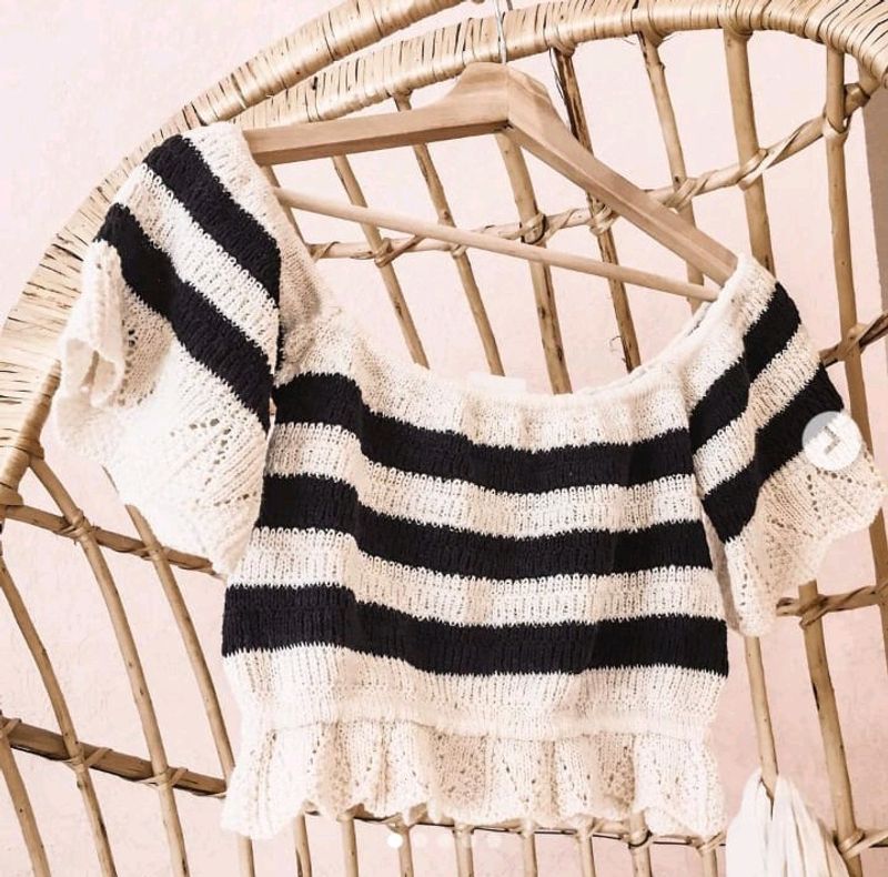 Off Shoulder Knit Wear Crop Top