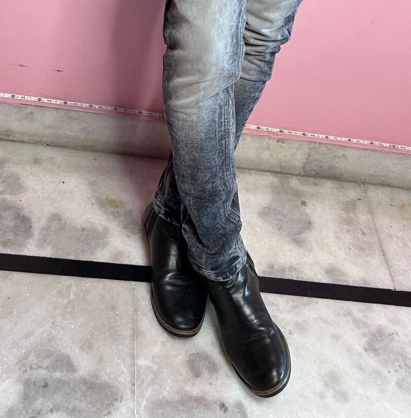 korean boy black long boots