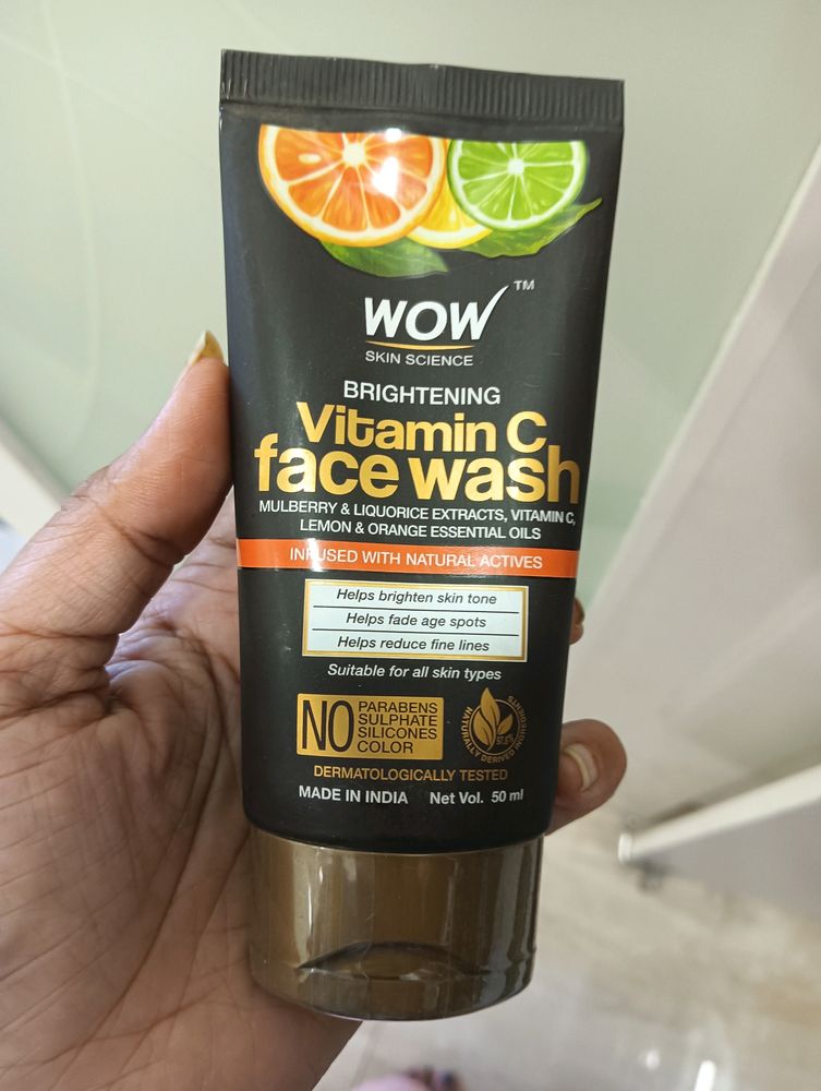 WOWSKIN SCIENCEBRIGHTENINGVitamin C face wash