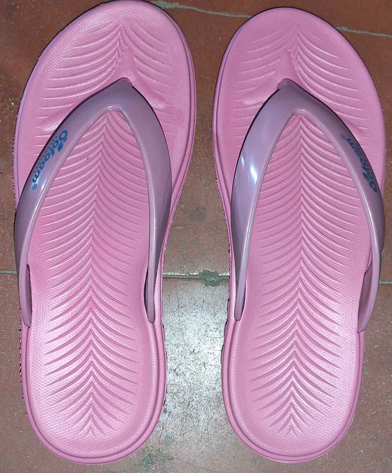 ALL OFFER ACCEPTED NEW Flipflops and Slippers