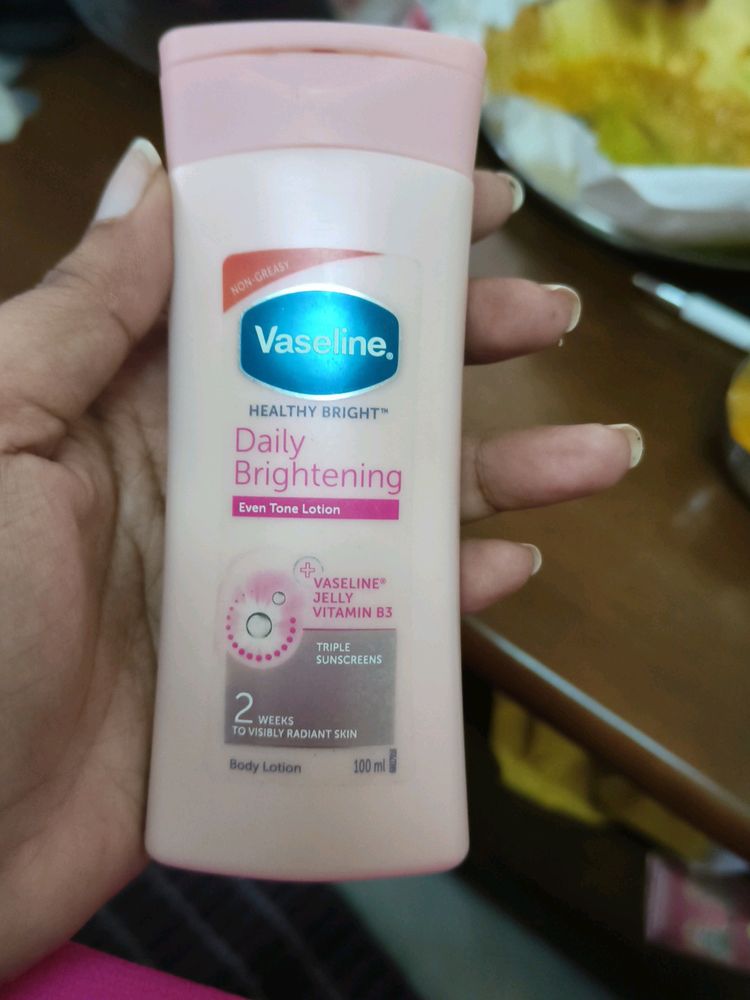 Vaseline Daily Brightening Even Tone Lotion