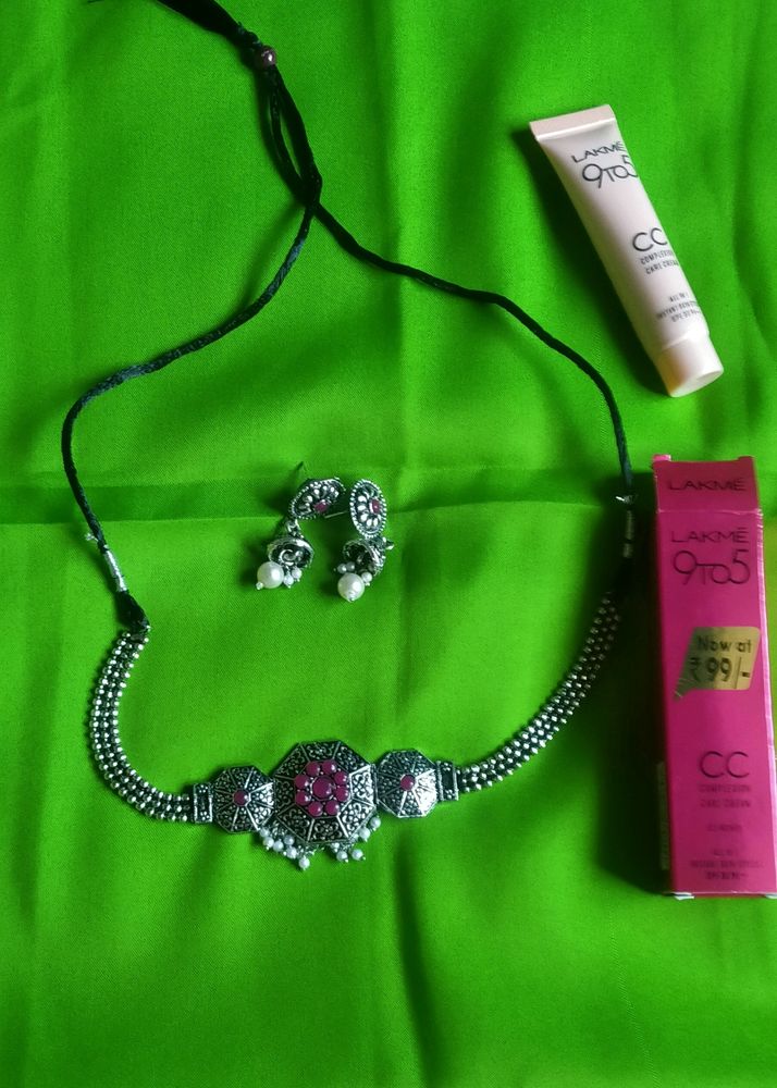 Necklace Set And Lakme9 To 5