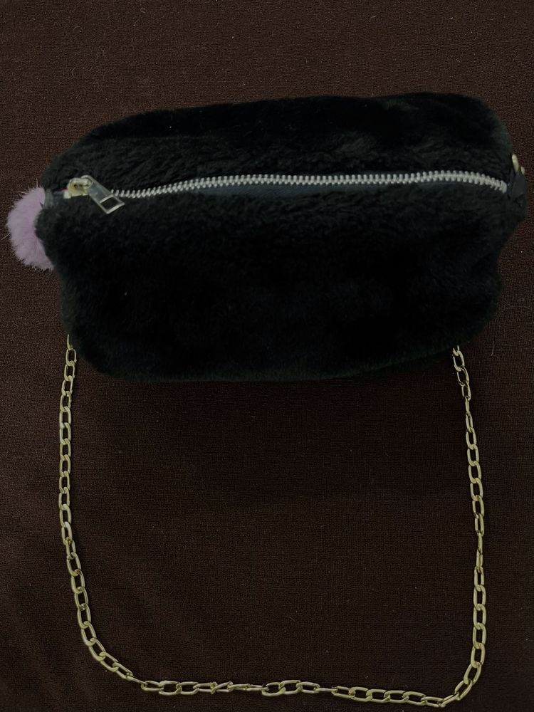 BLACK FUR SLING BAG