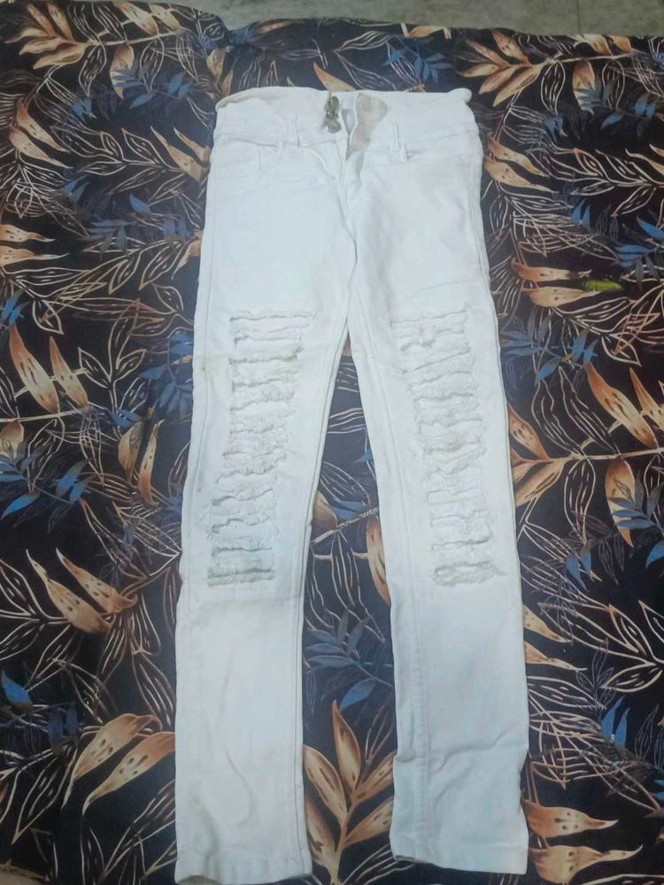 Im Selling A White Damaged Stylish Jeans