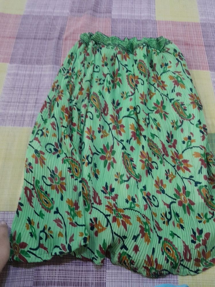 Knee Lenght Green Floral Skirt⚘️