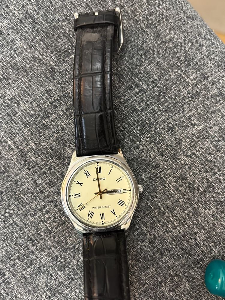 Beautiful Rare Old Design Casio Watch Cream Dial