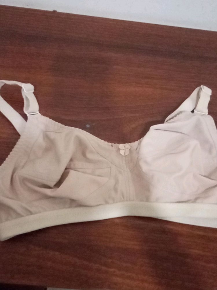 Full Cup Bra In Excellent Condition