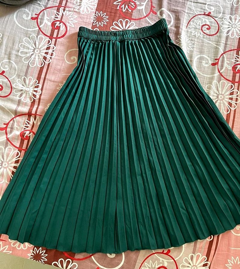 Green Pleated Skirt!!