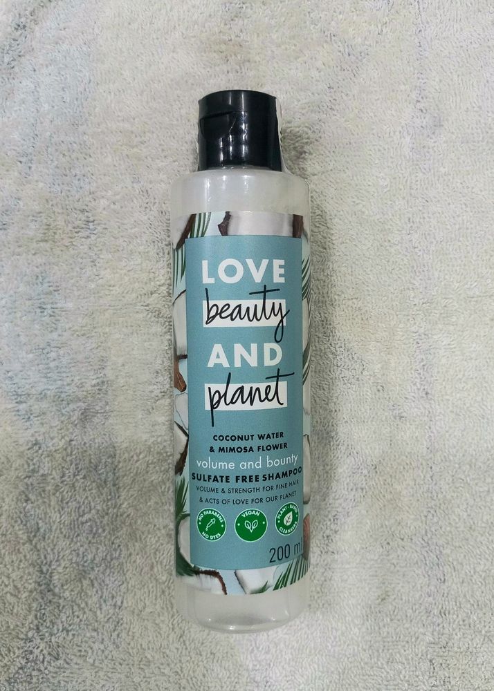 Sealed 🧸 Love BEAUTY ND PLANET🧸 Shampoo Bottle✨