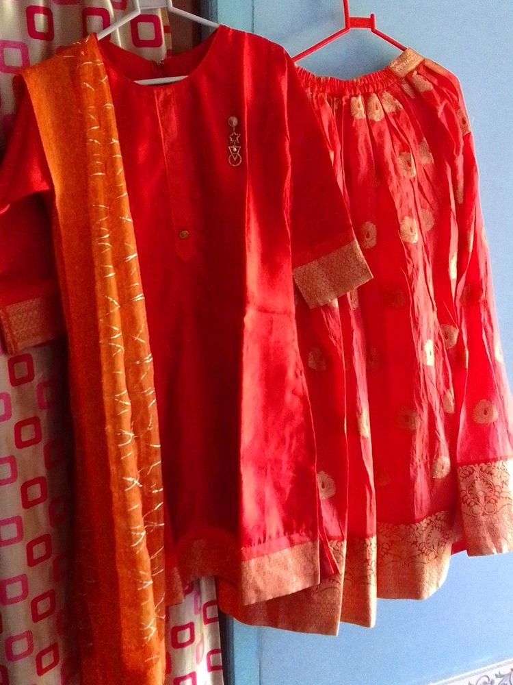 Women Kurta , Skirt And Dupatta Set