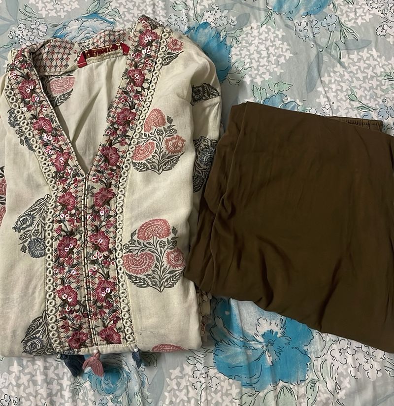 Beautiful Laks*ita Long Kurti With Matching Leggin