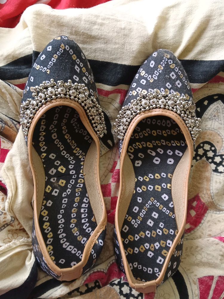 Beautiful Juthi Sandals