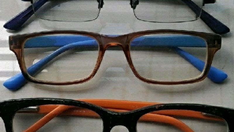 Black and blue Specs