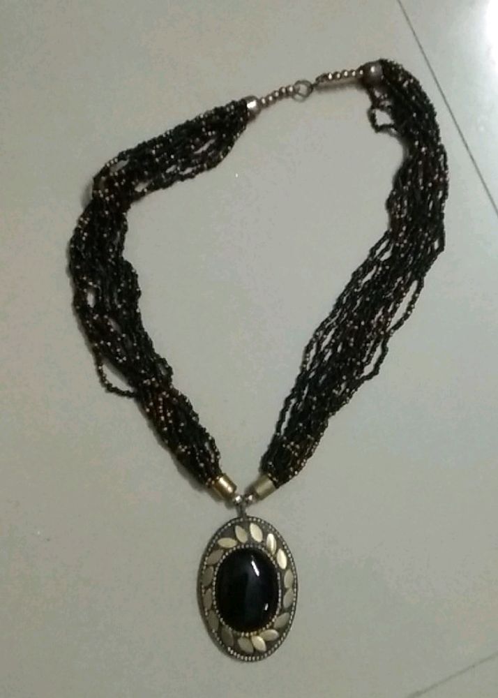 Beautiful Black Pendant blac Beads Necklace