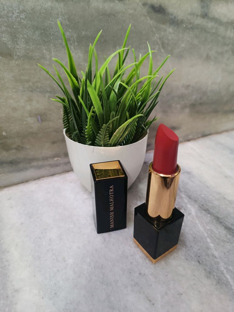 Manish Malhotra Hi Shine Lipstick