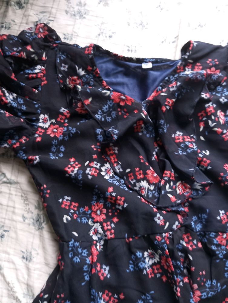 BRAND NEW FLORAL DRESS.