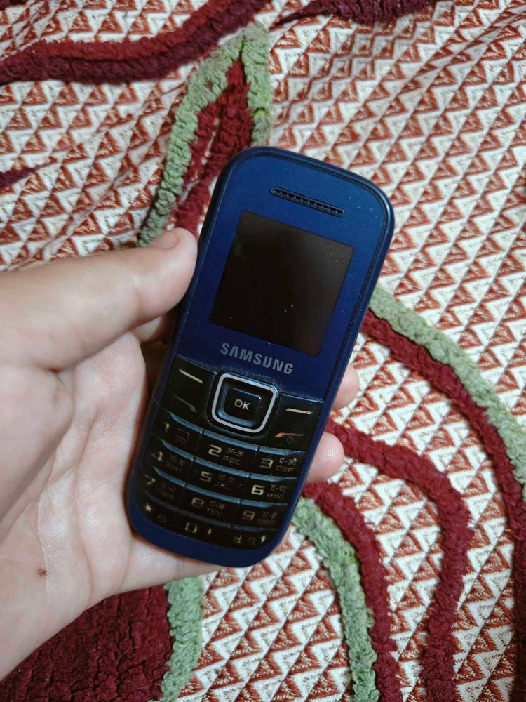 Samsung Guru1200 Phone