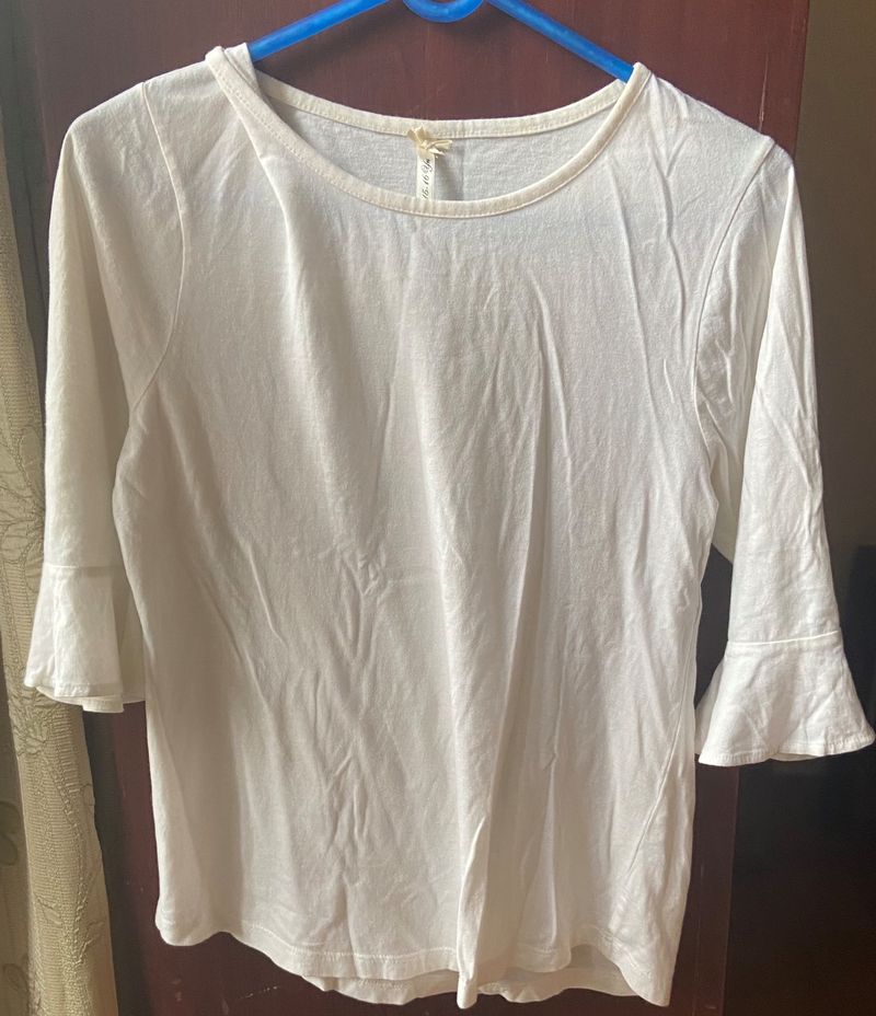 White Cotton top with bellsleeves