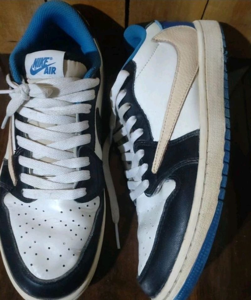 Air Jordan 1 Low - Travis X Fragment .