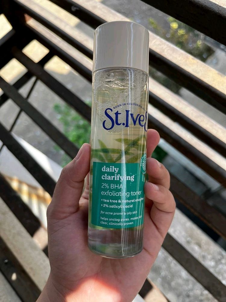 St. Ives Daily Clarifying 2% BHA Exfoliating Toner