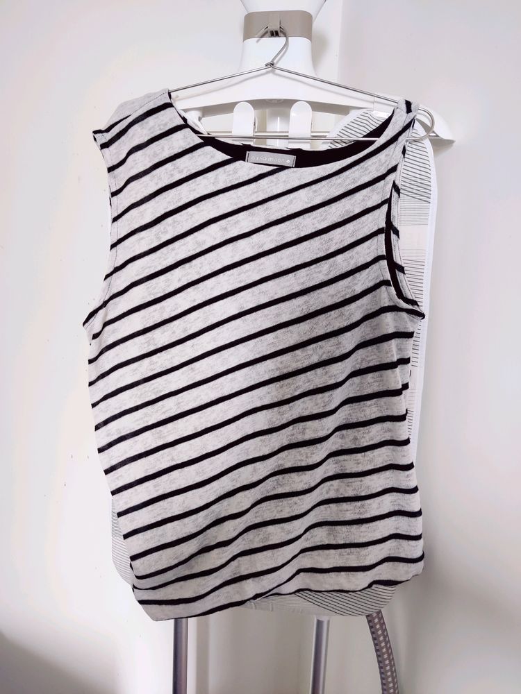 Stylish Top With White And Black Stripes