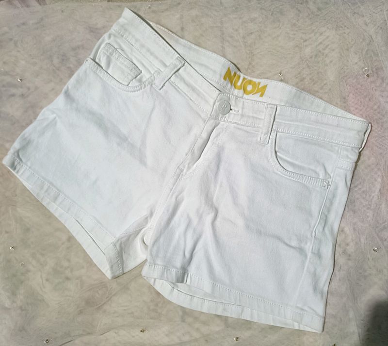 White Shorts From Westside(Nuon)