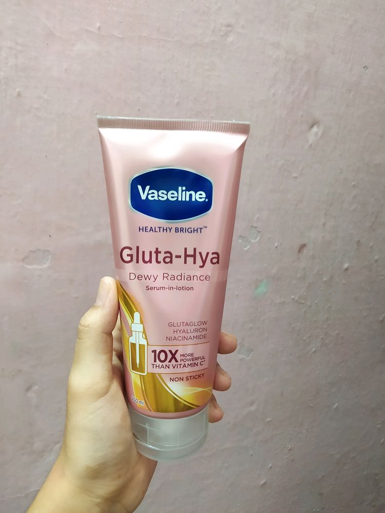 Vaseline Gluta-hya & Glycolic Cream Combo