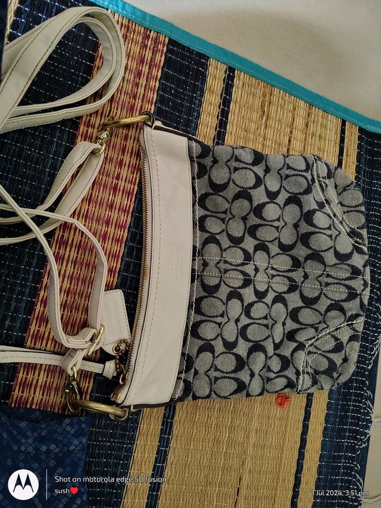 COACH (AUTHENTIC) SLING BAG