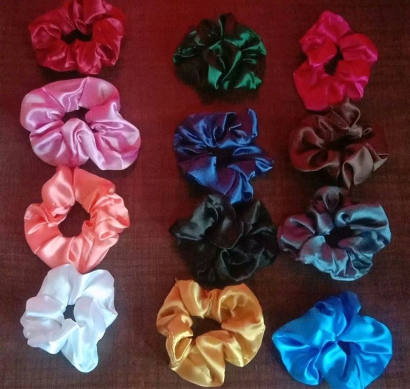Aesthetic Multicolored Scrunchies And Bows
