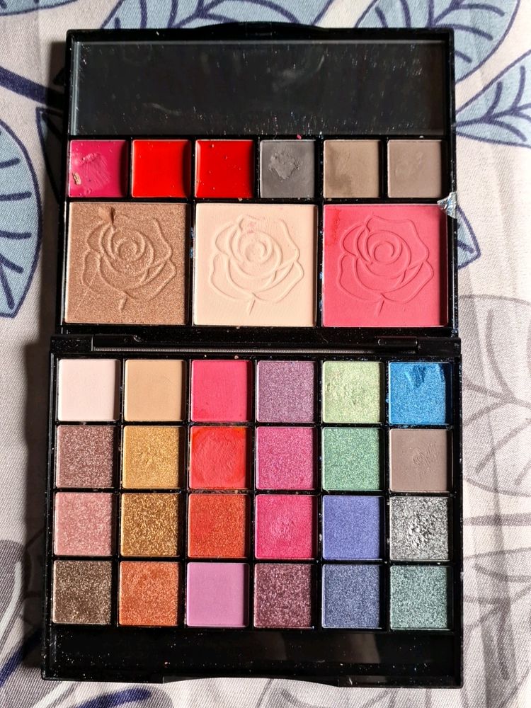 Malian Makeup Palette