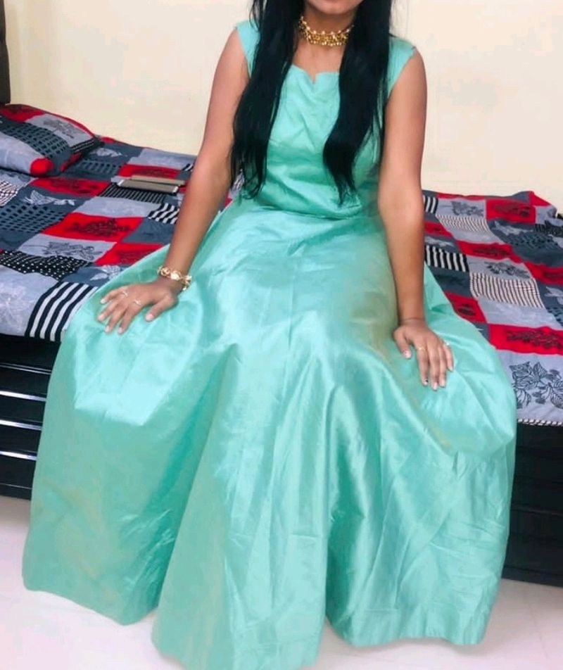 Traditional Gown.... Good Product ❤️💯