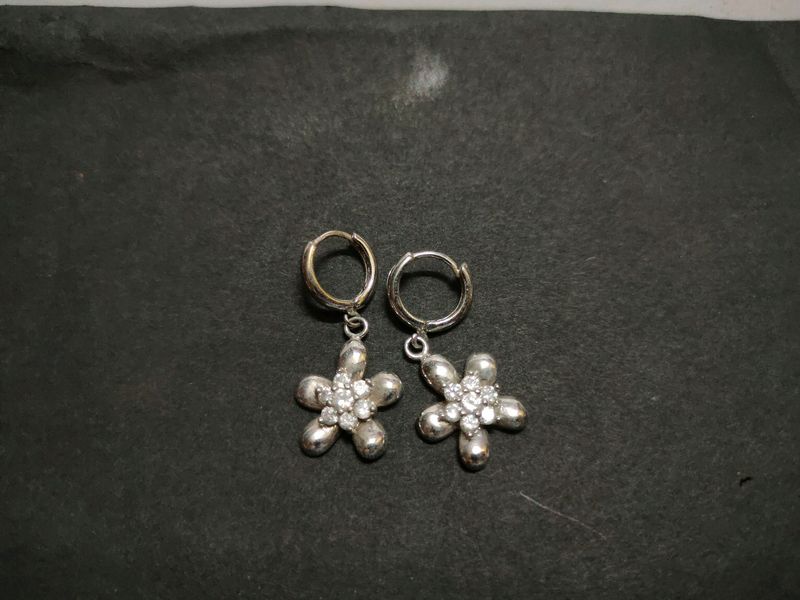 2 Earings Pairs Silver Plated With Crystal Diamond