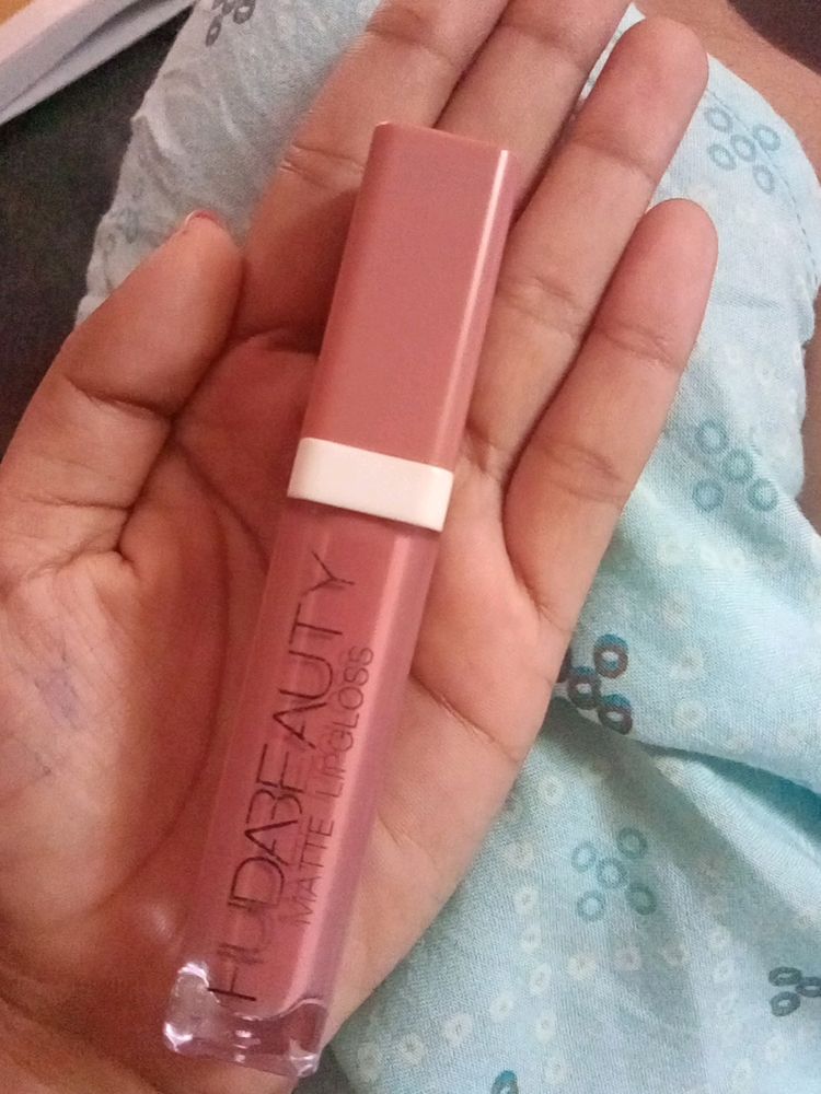 Huda Beauty Liquid Matte Nude Lipstick.