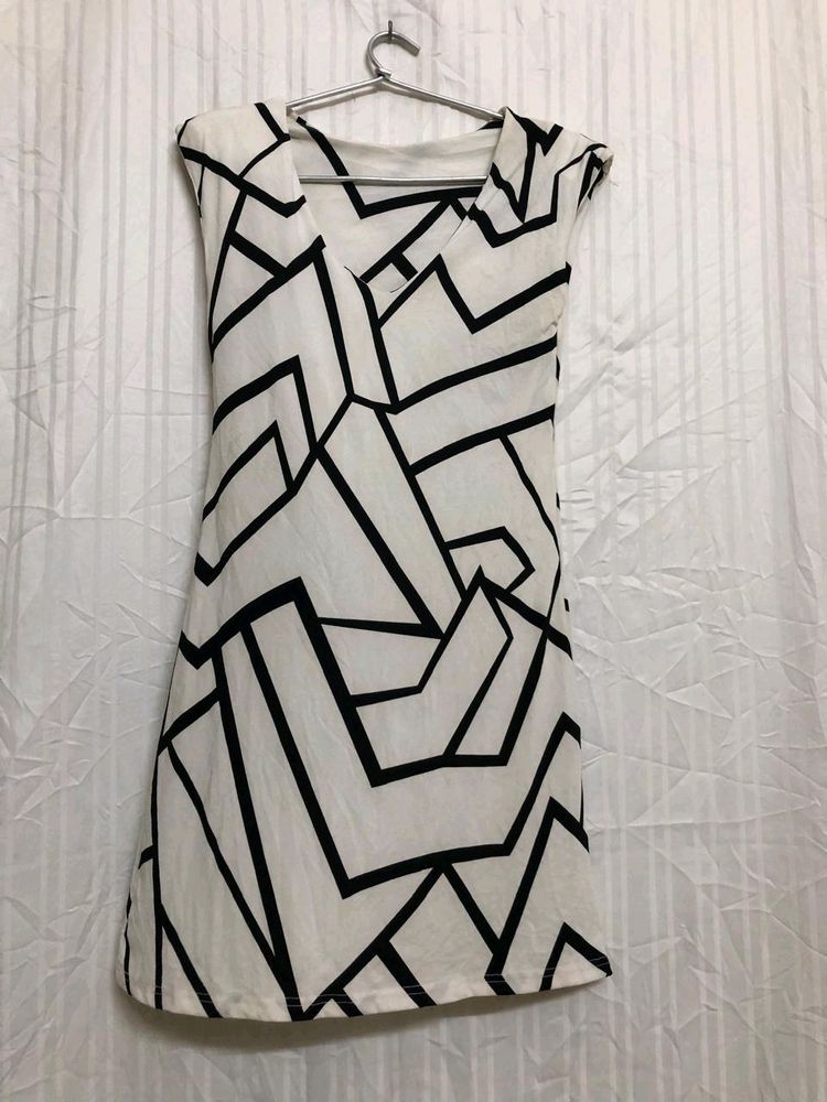 Top Note White And Black Dress