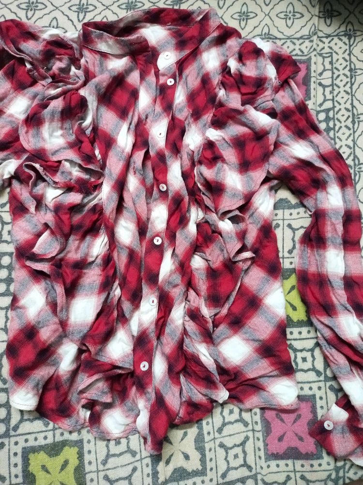 Red Sketch Shirt With Wavy Look
