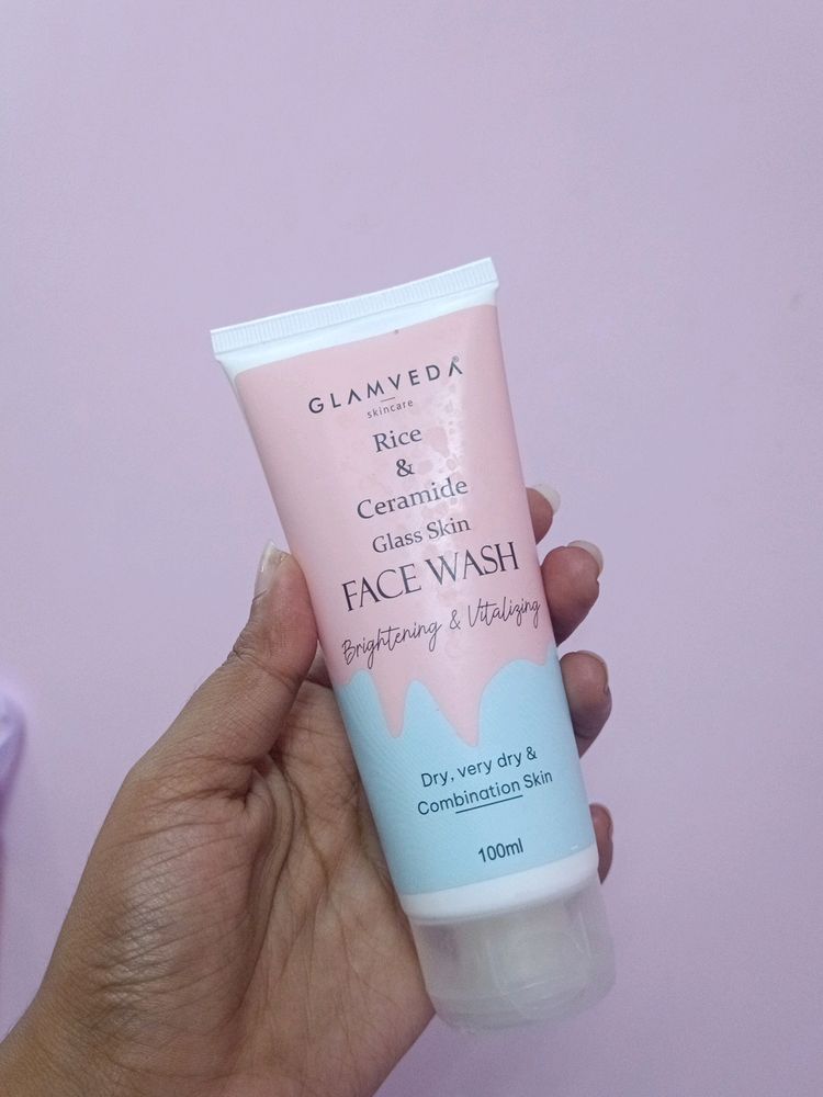 GLAMVEDA RICE AND CERAMIDE GLASS SKIN FACEWASH