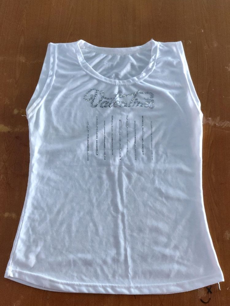 Sleeveless T-shirt