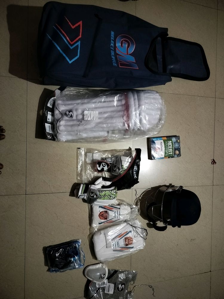 I Am Selling Cricket Kit Set And AllOf The Product