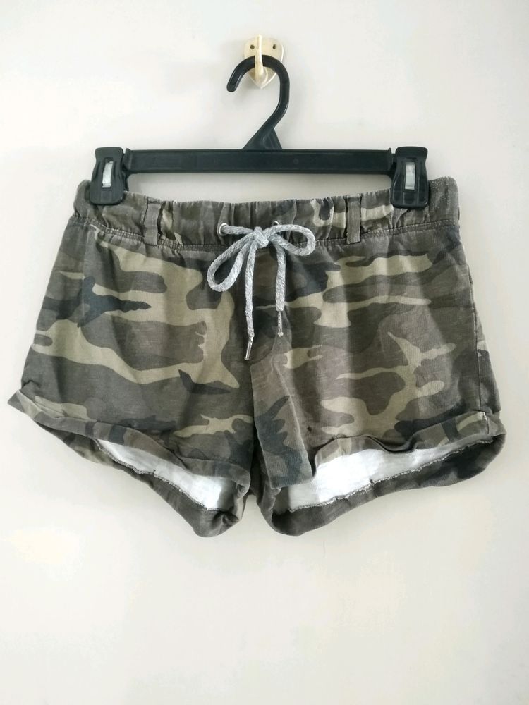 Combo Bershka Military  Shorts/Atmosphere Short