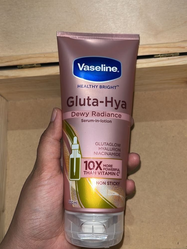 Vaseline Gluta Hya Serum In lotion 200ml