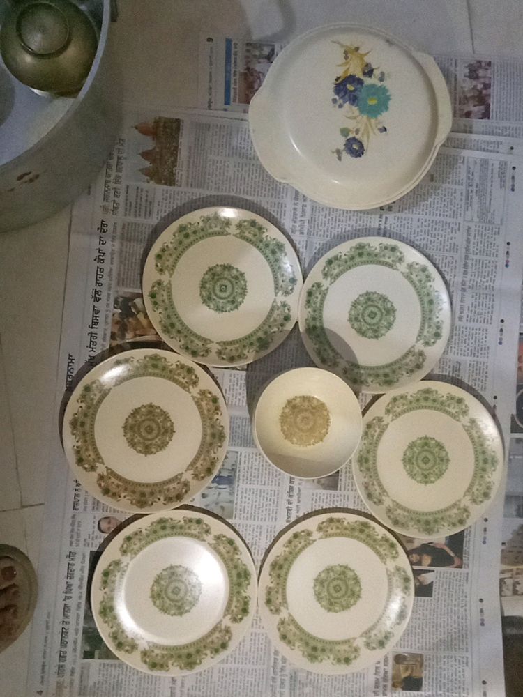 Small Plates Of Dinner Set and 7 Bowls,1 Dnga