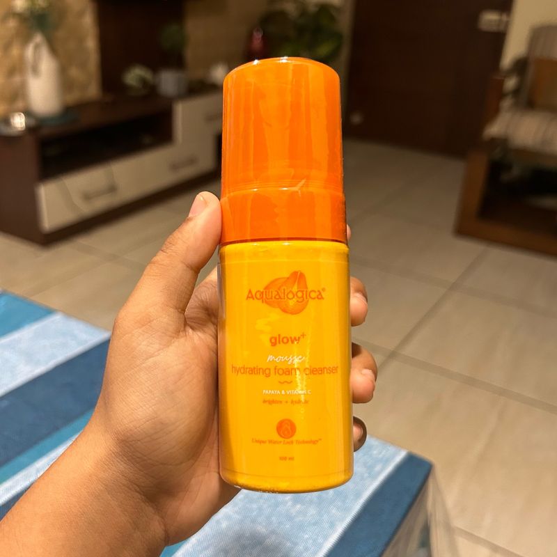 Aqualogica Glow+ Hydrating Foam Cleanser