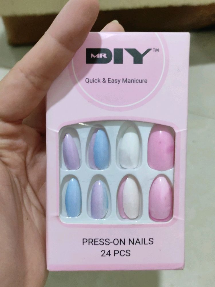 BRAND NEW PRESS ON NAILS