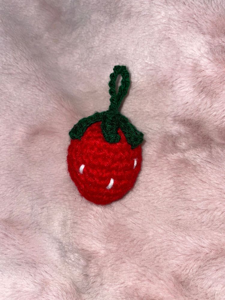 Strawberry Keychain 🍓♡´･ᴗ･`♡