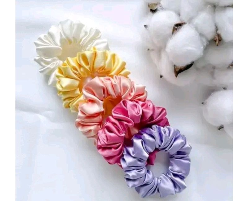 5 multycolor Scrunchies