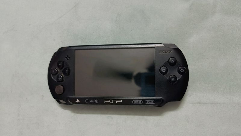 SONY PSP - E1004 CB ( STREET CRICKET ) EDITION