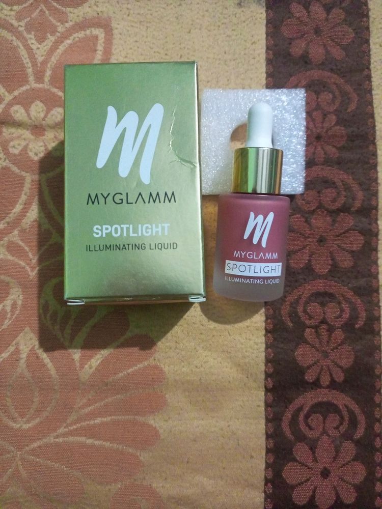 Myglamm Spotlight Illuminating Liquid.